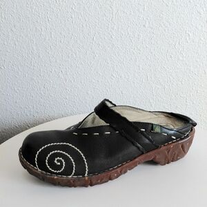El Naturalista Yggdrasil Casual Slip on Black Clogs